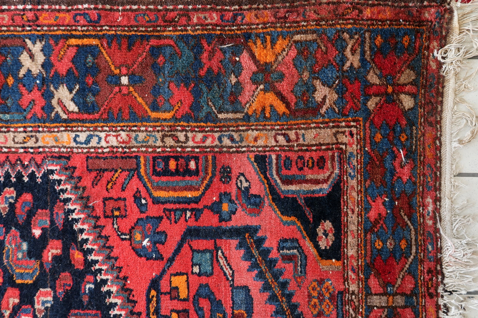 Close-Up of Rug's Traditional Medallion - Persian Hamadan Design