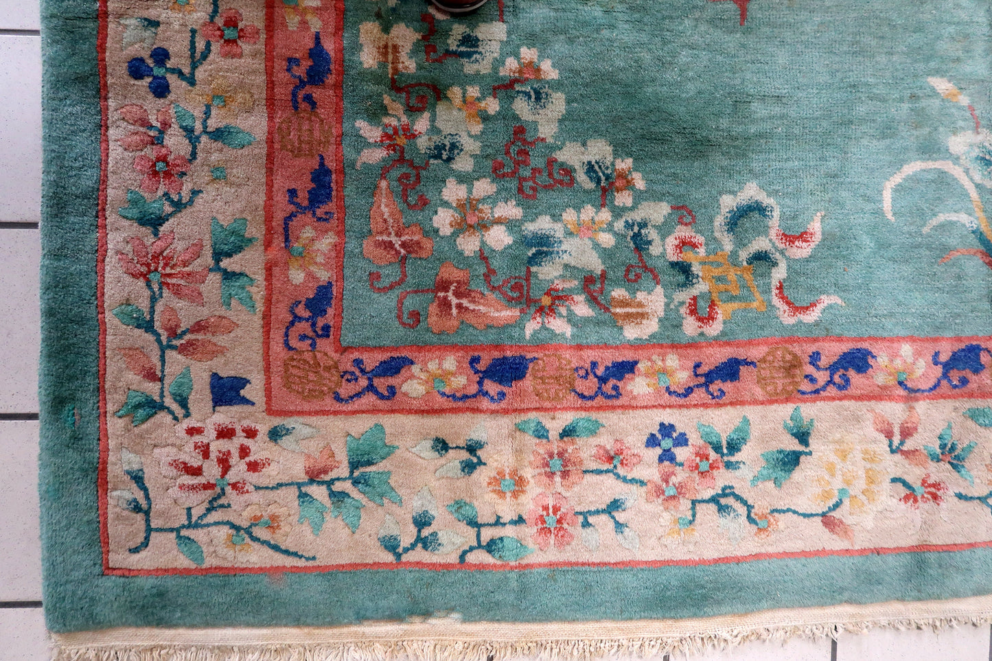 Close-up of the rug's intricate floral pattern.