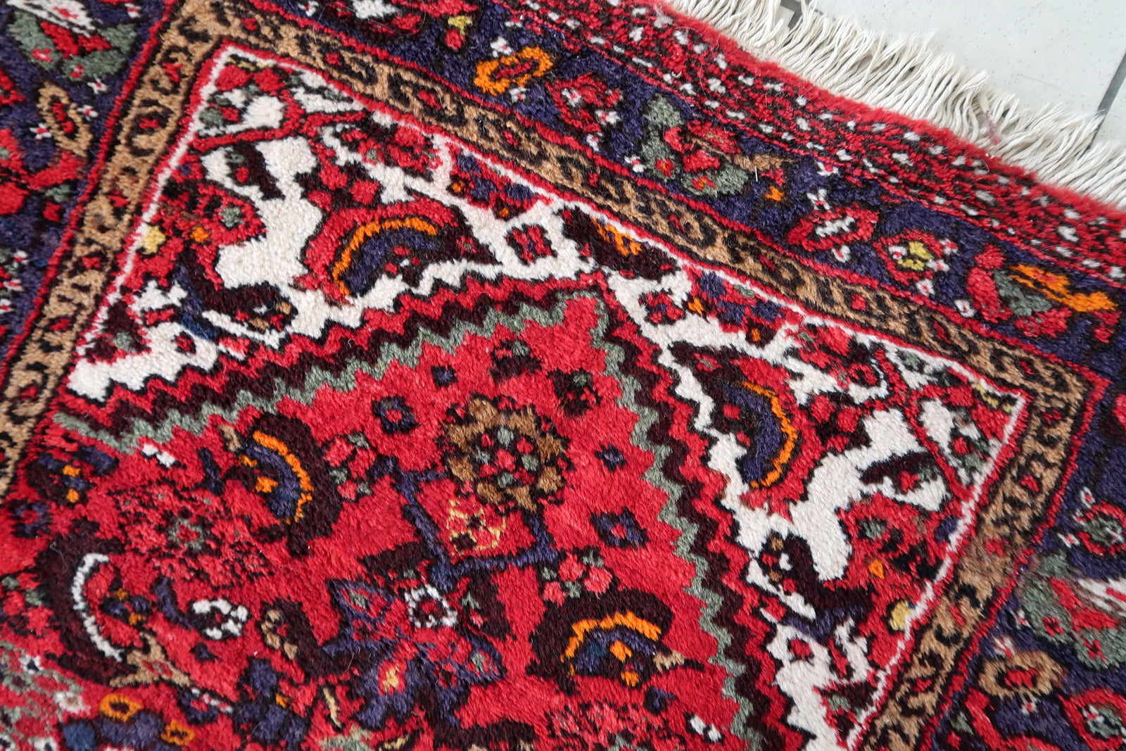 Vintage Persian Hamadan rug with medallion-like motif and fringed edges
