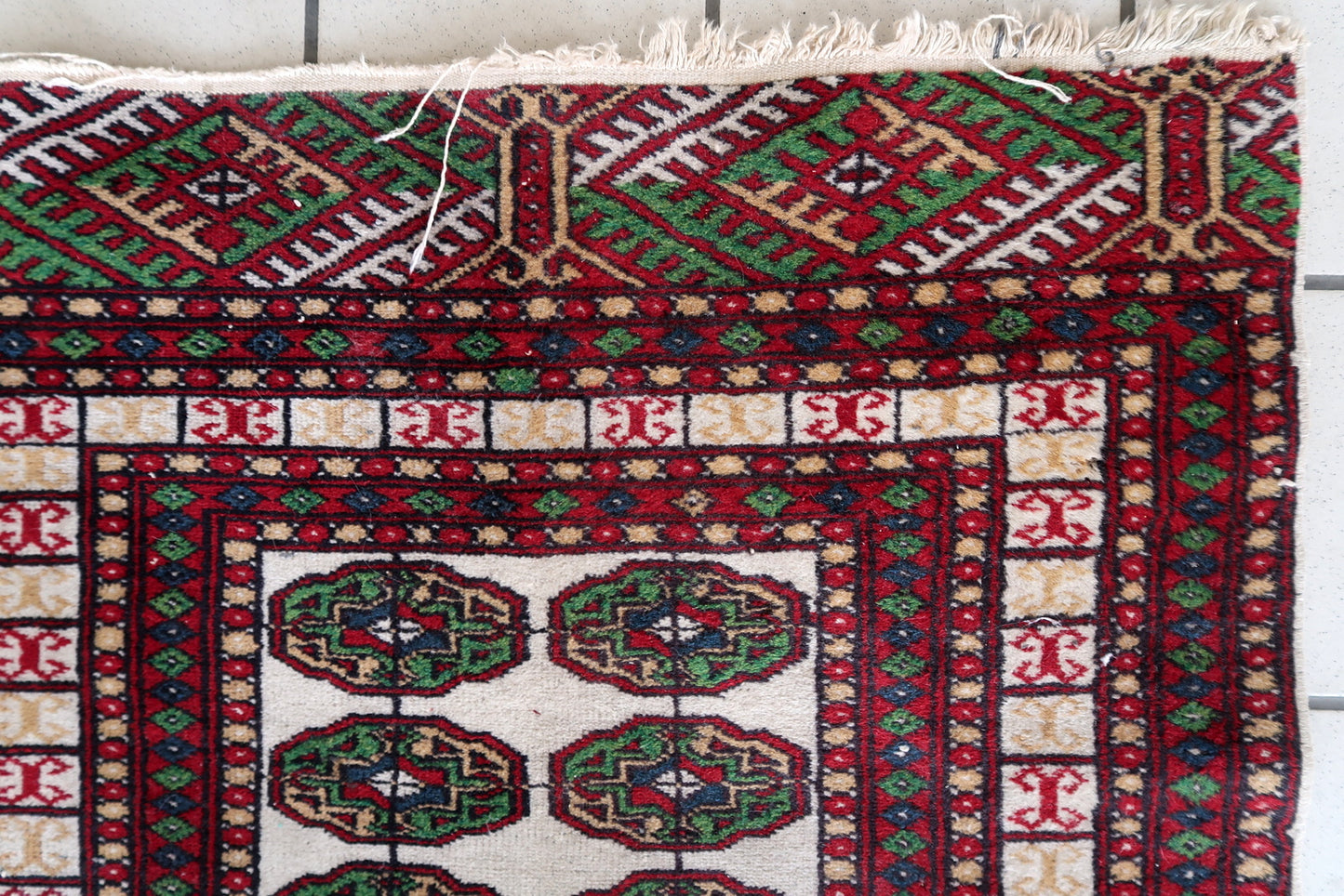 1960s Uzbek wool rug – oval medallions
