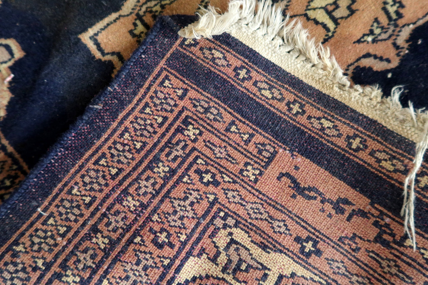 Handmade Bukhara area rug – traditional design
