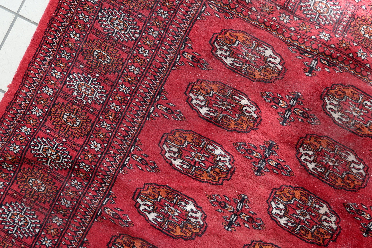 Handmade Ersari area rug – traditional design
