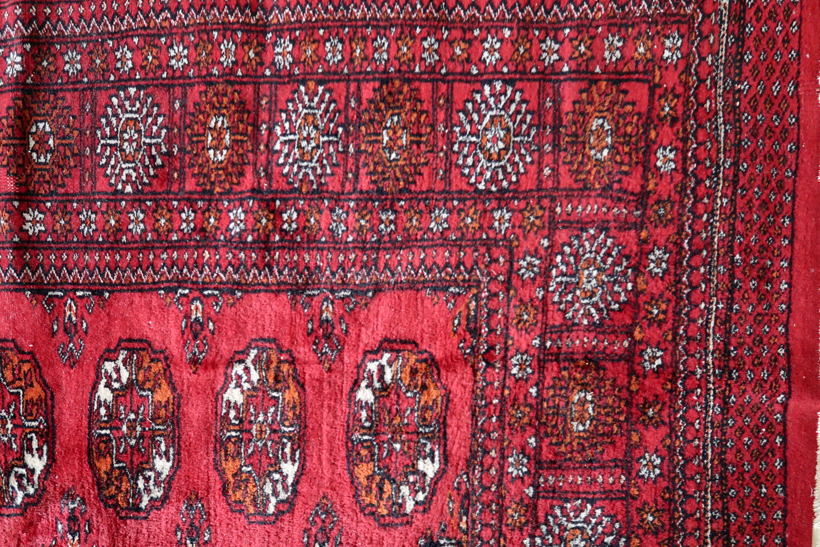 1960s Turkmen wool rug – oval motifs
