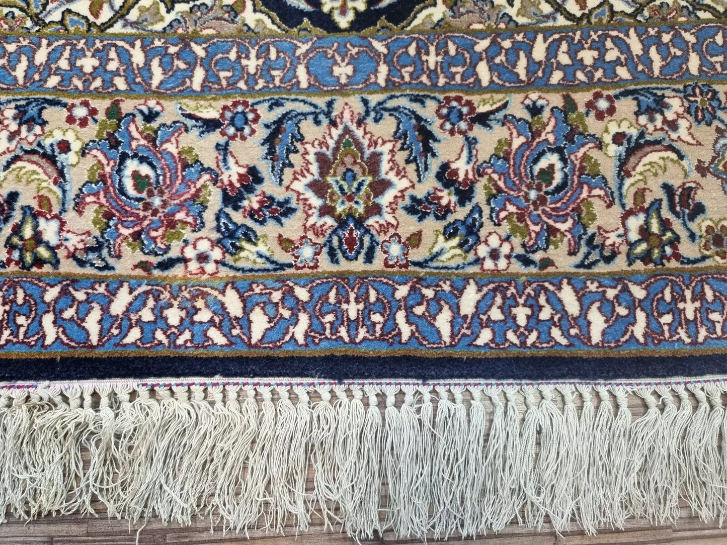 A detailed view of the 1 million knots per square meter craftsmanship
