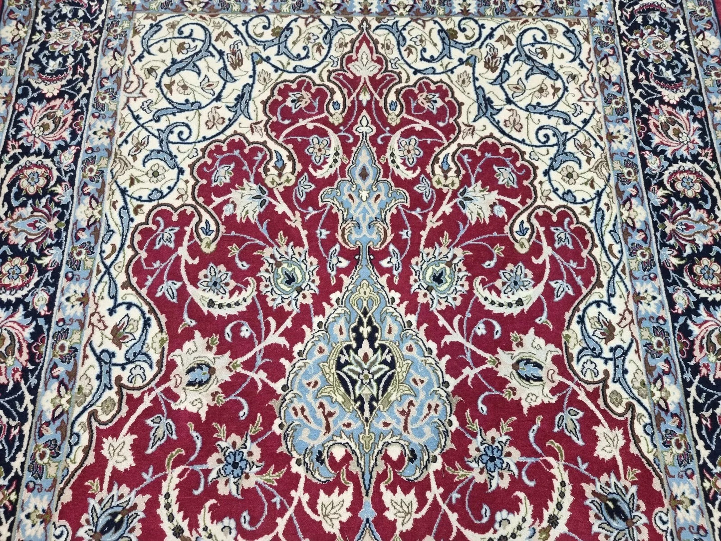 Elegant silk and wool Persian rug from the 1970s, ideal for collectors
