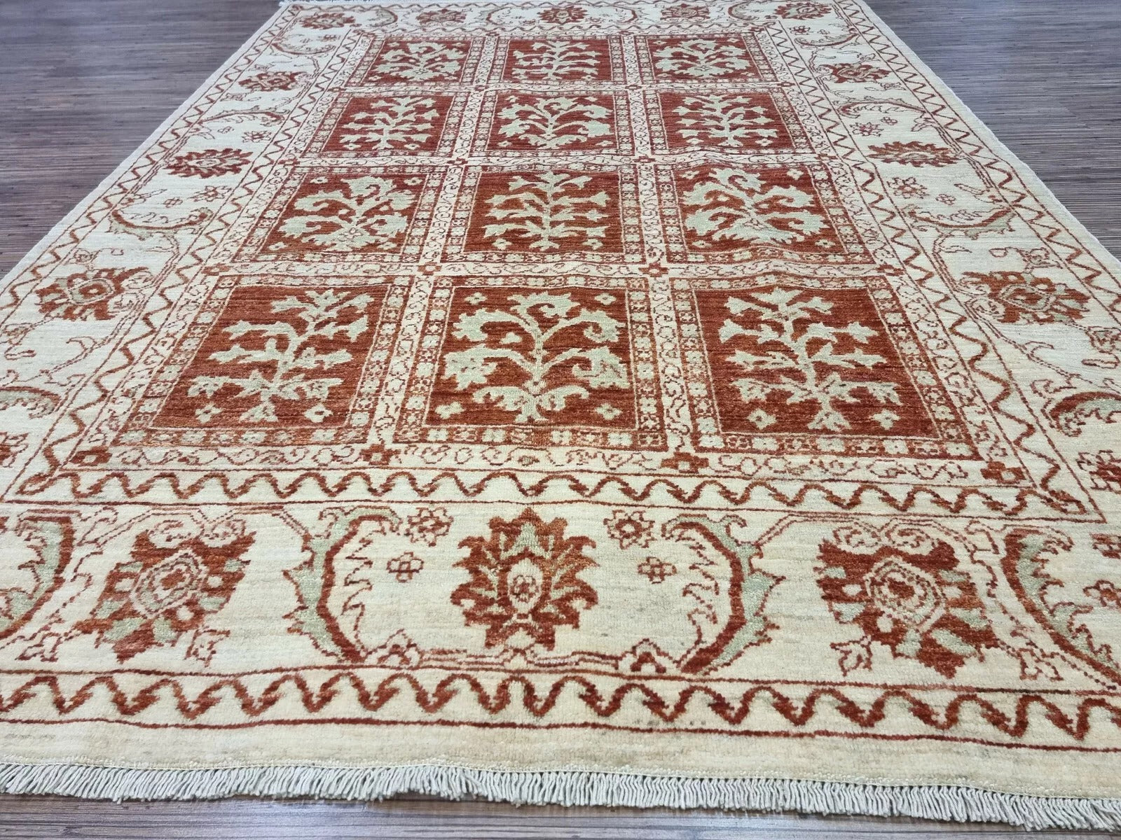 Classic Ziegler motif vintage rug
