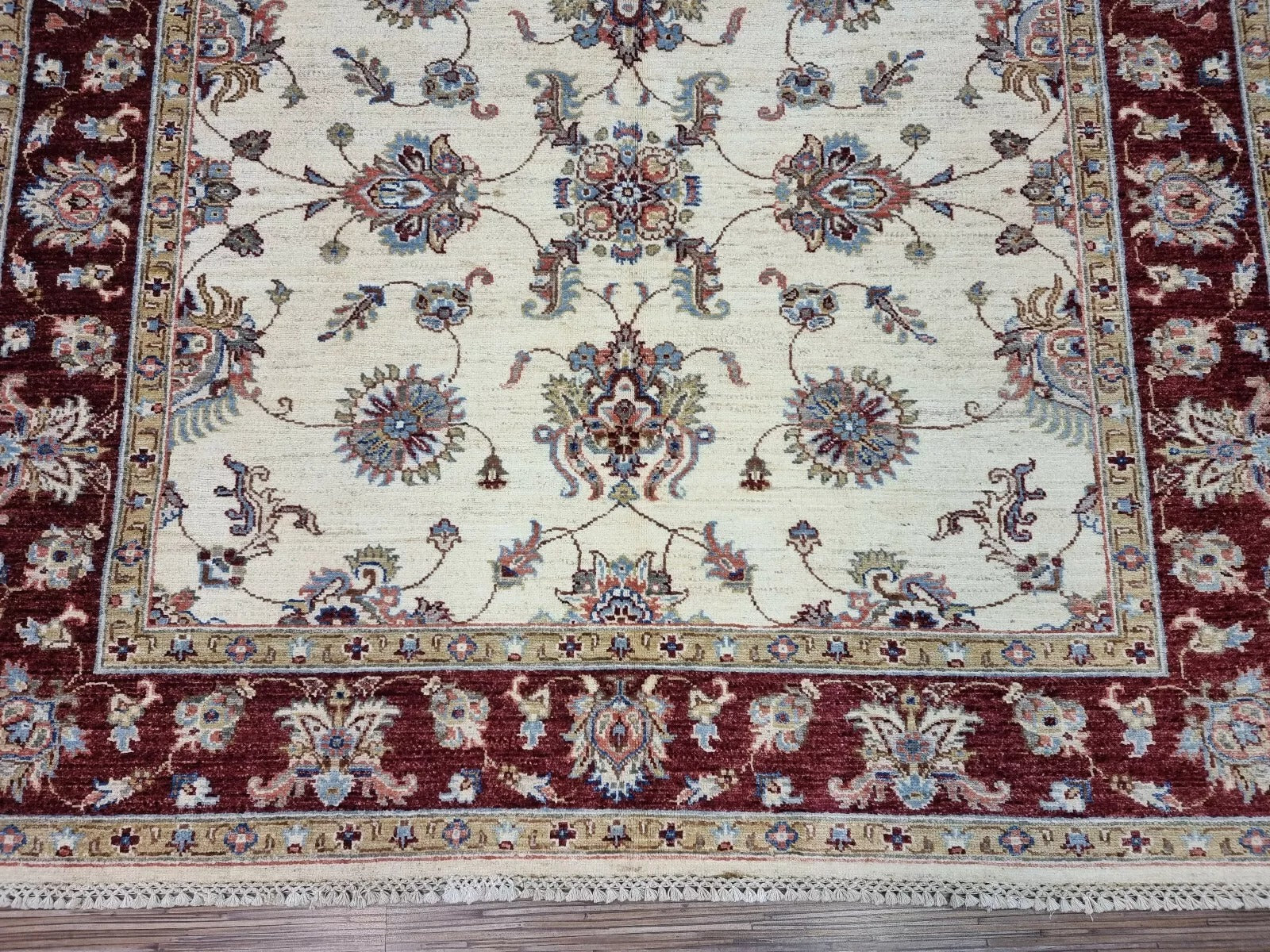 Classic Ziegler Royal Rug with Beige Tones
