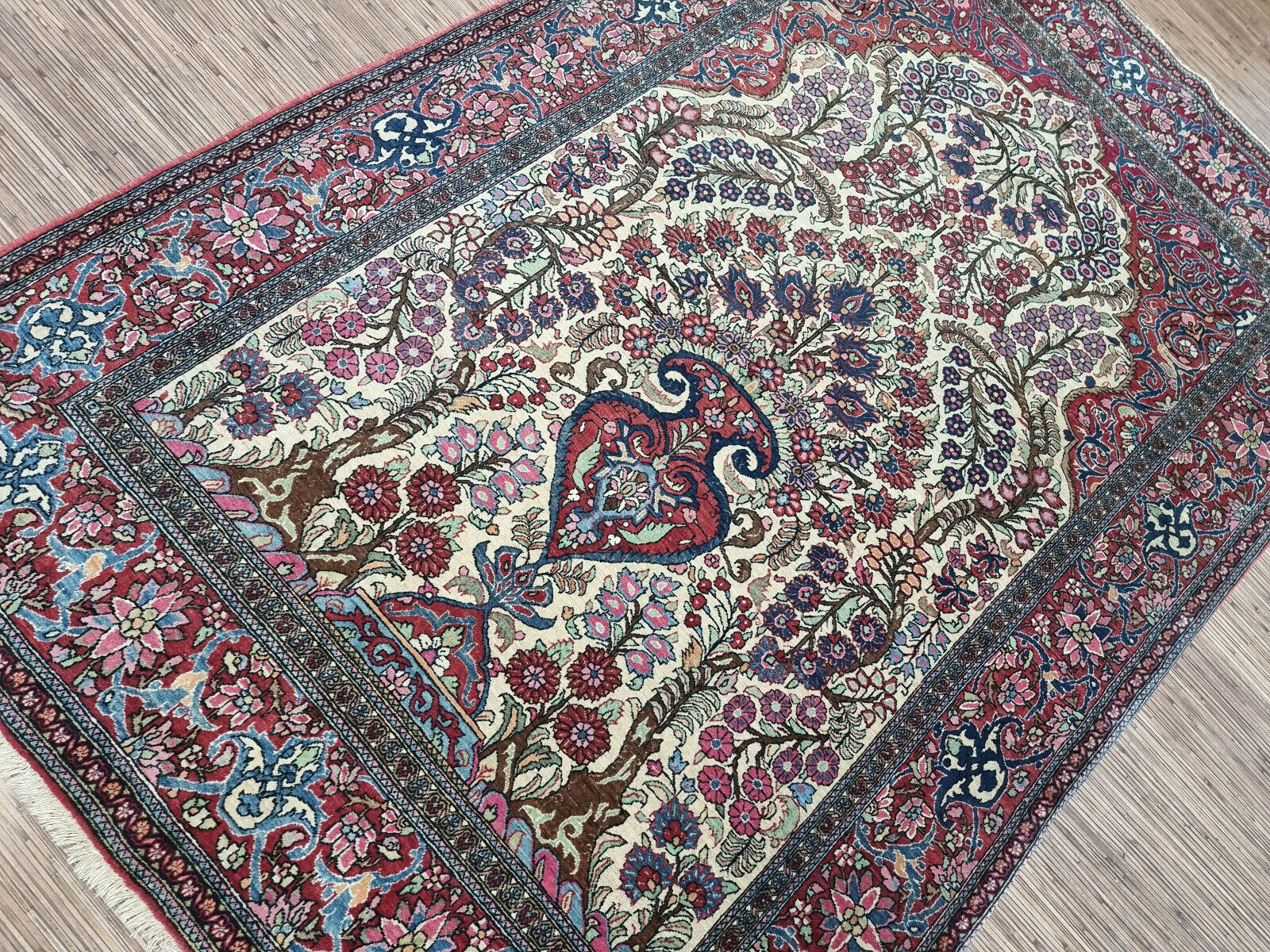 Vintage Wool Isfahan Prayer Rug (1900s): Close-up view of the handwoven wool pile showcasing a vibrant red hue.