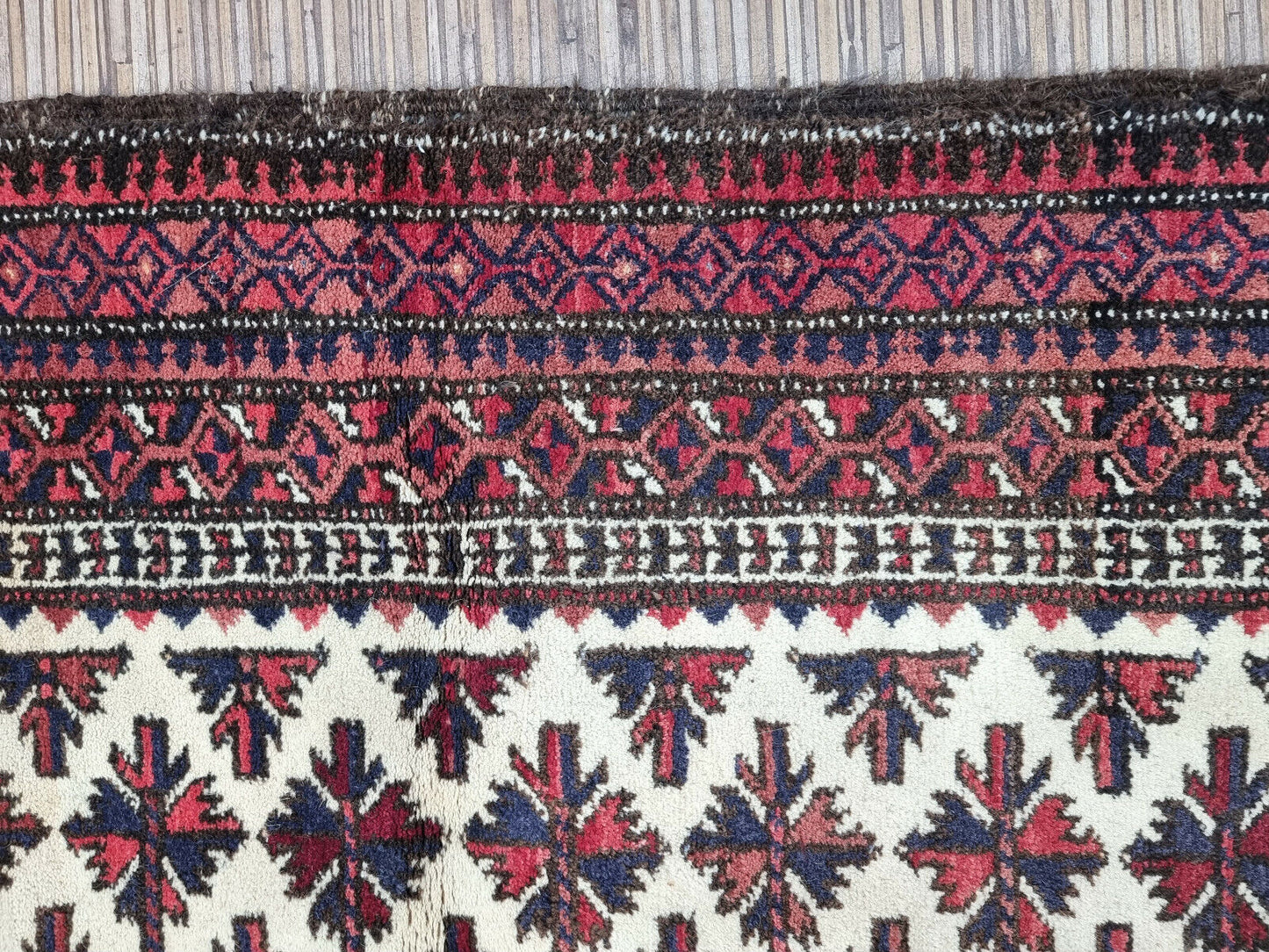 Durable Comfort Underfoot: High-quality wool Vintage Afghan Baluch Prayer Rug (2.7' x 5.5').