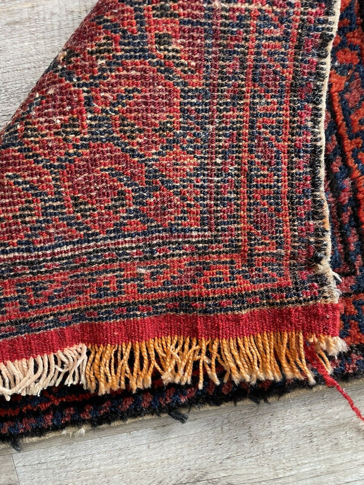 In Natural Light: The Shiraz bagface (1900s) displayed in natural light, emphasizing the richness and variation of colors within the wool fibers.