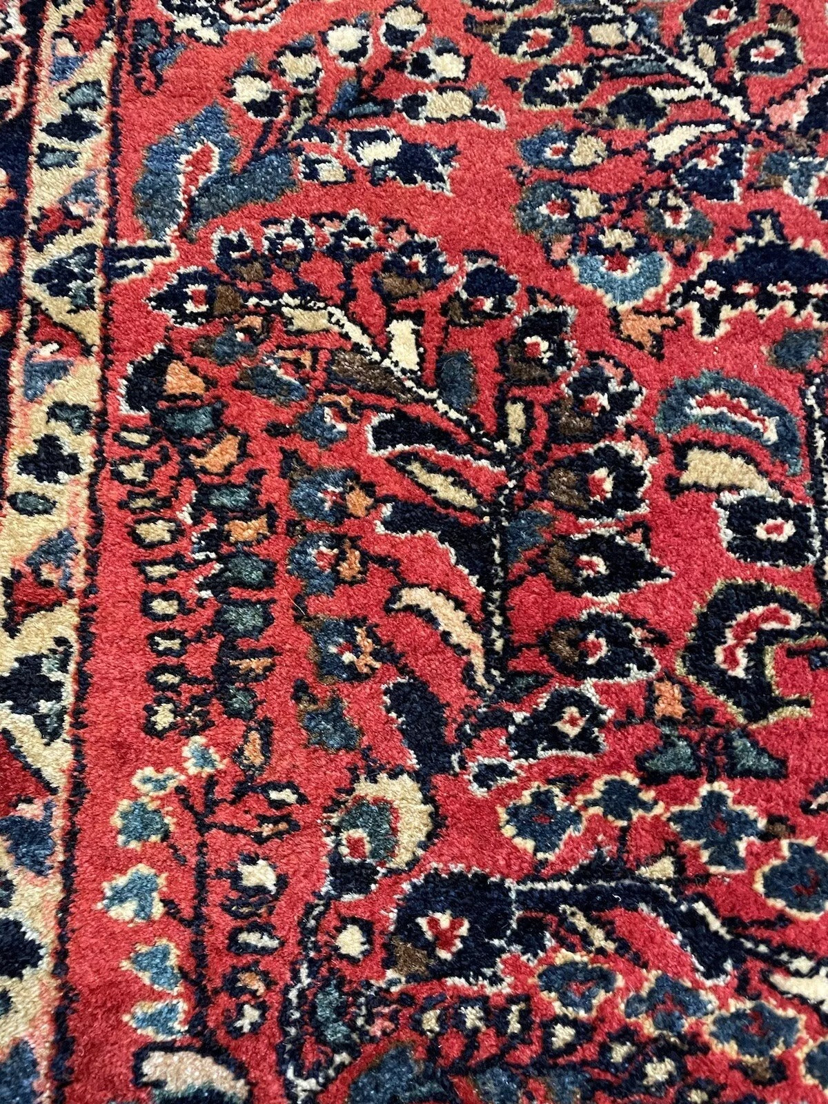 Collectible Persian Sarouk Rug – Hand-knotted Wool
