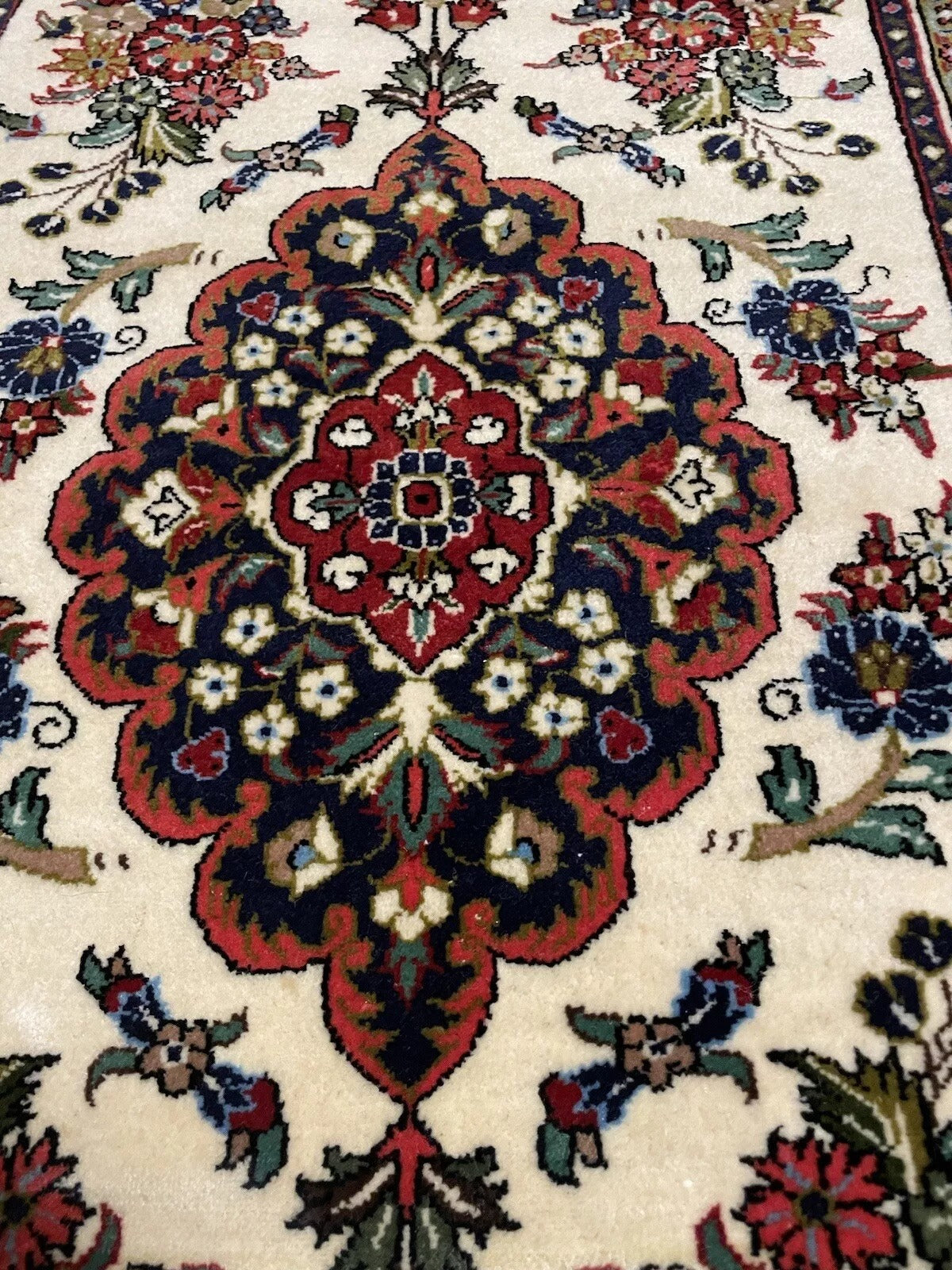 Persian Wool Rug with Floral & Medallion Motifs – 1970s
