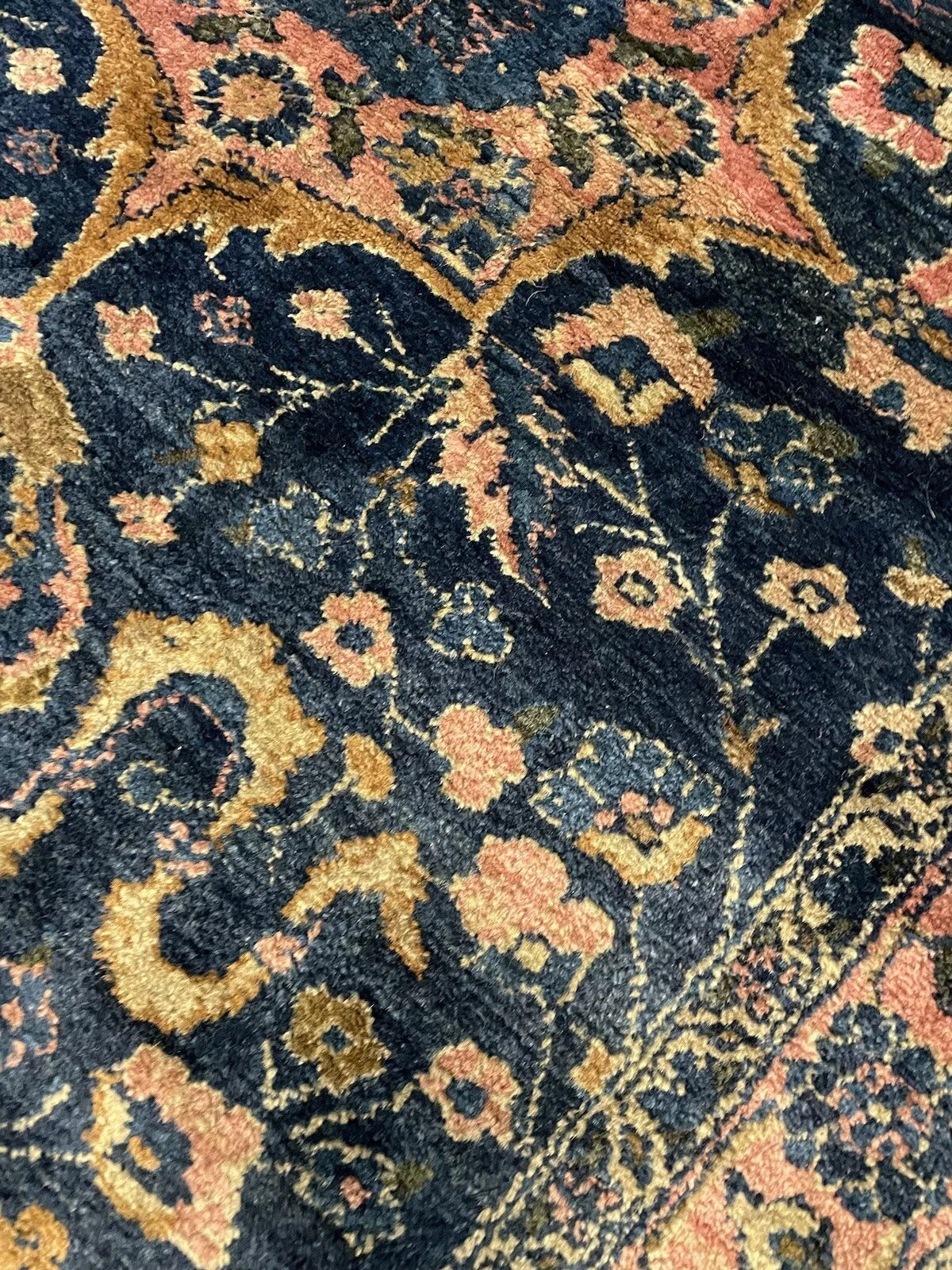 Vintage Persian Wool Carpet – A Rare Lilihan Piece
