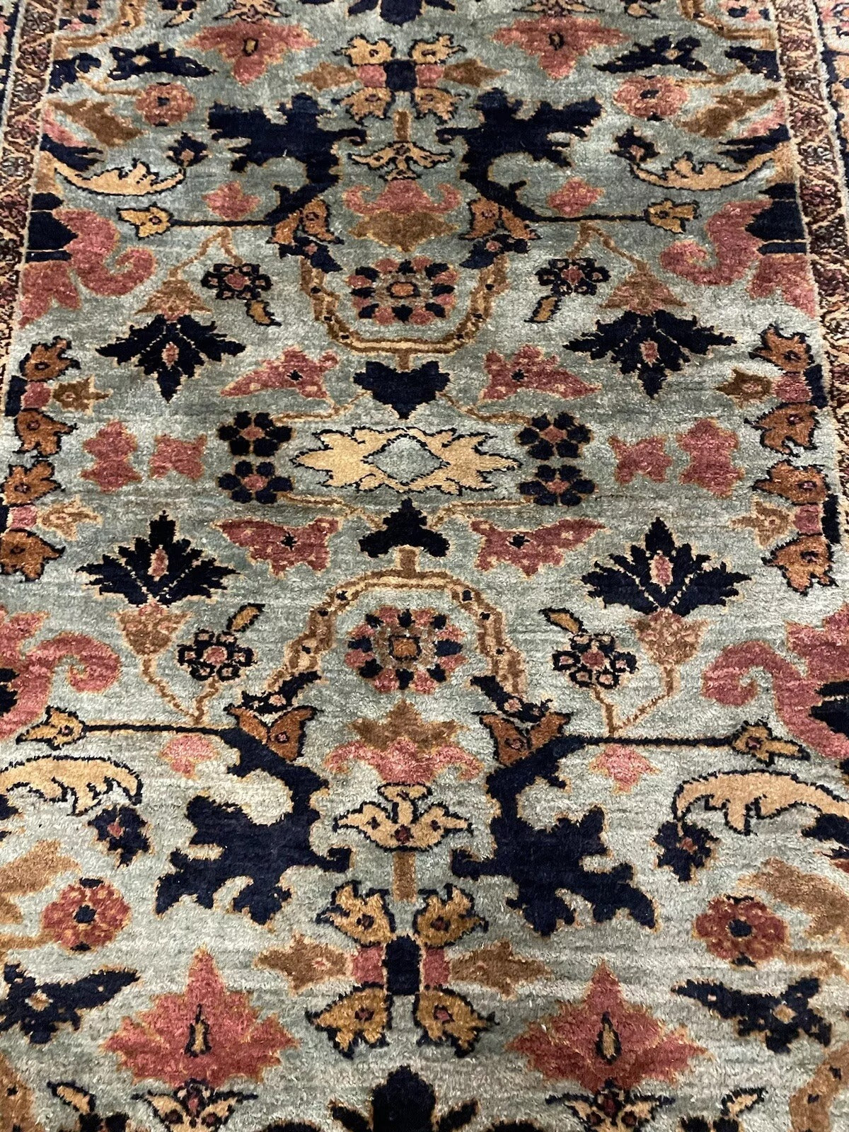 Handwoven Lilihan Wool Rug – Persian Textile Art
