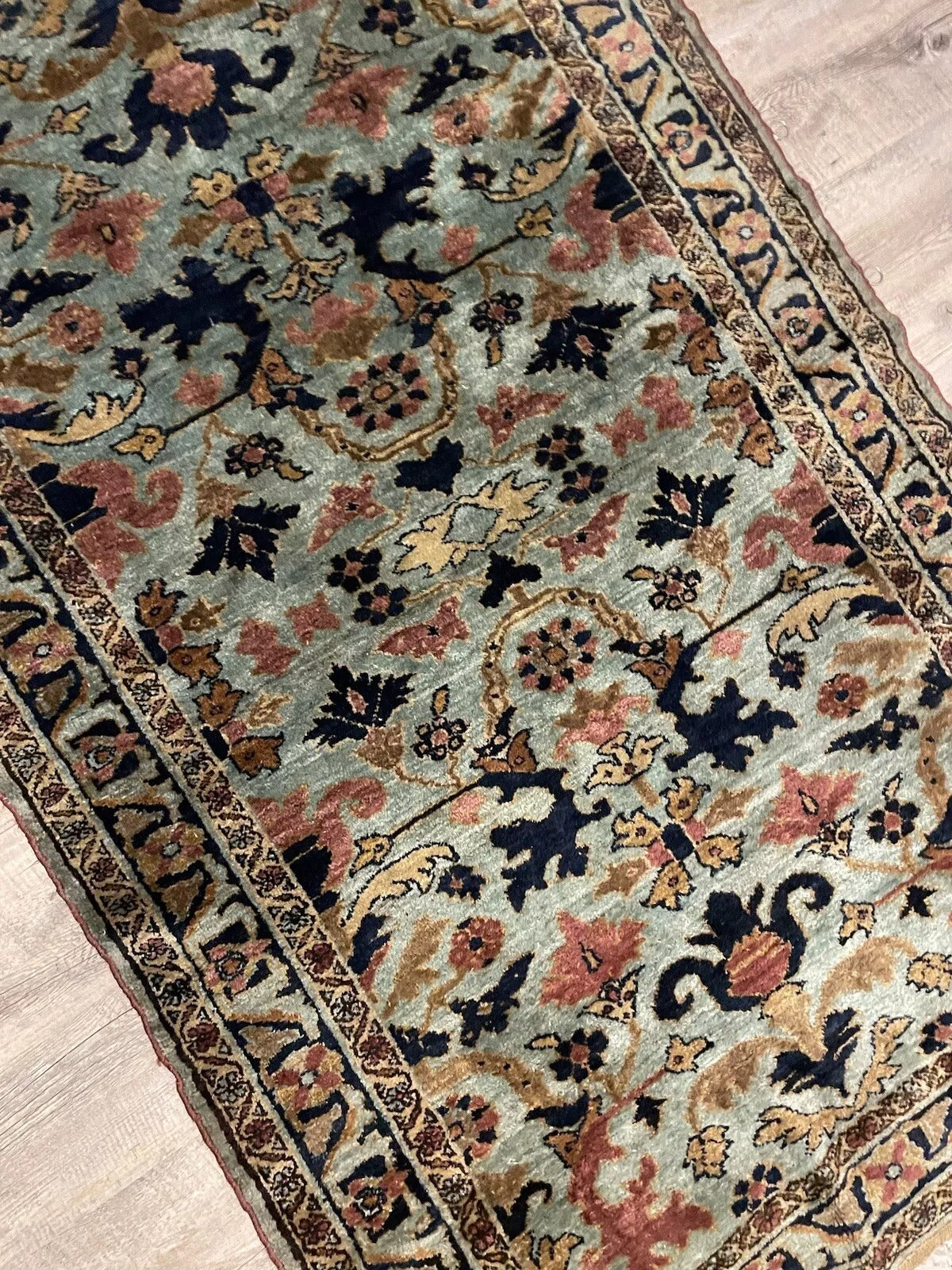 1920s Persian Lilihan Rug with Central Medallion and Floral Motifs
