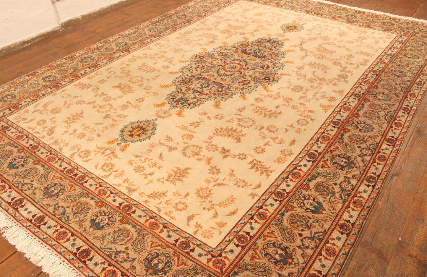 Close-up of the large medallion design on the Handmade Contemporary Persian Style Tabriz Rug