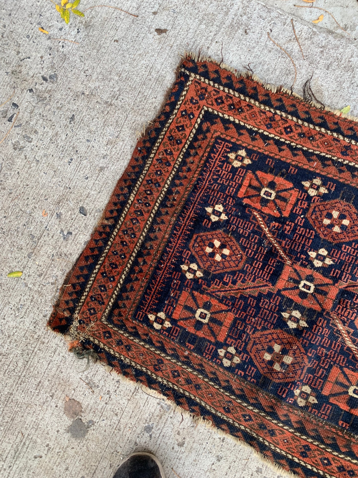 Antique Baluch tribal bagface with harmonious color contrasts.
