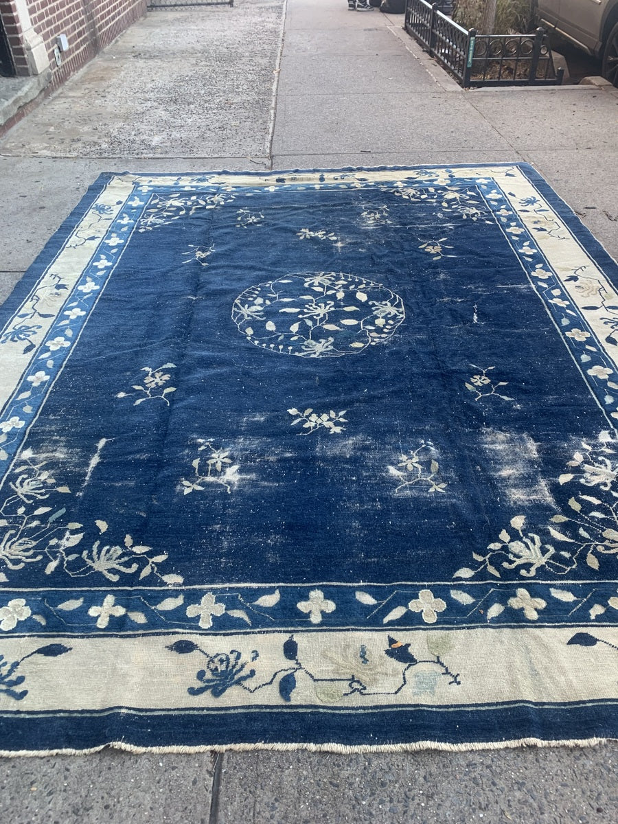 Early 1900s Peking rug with a central medallion and floral vines.
