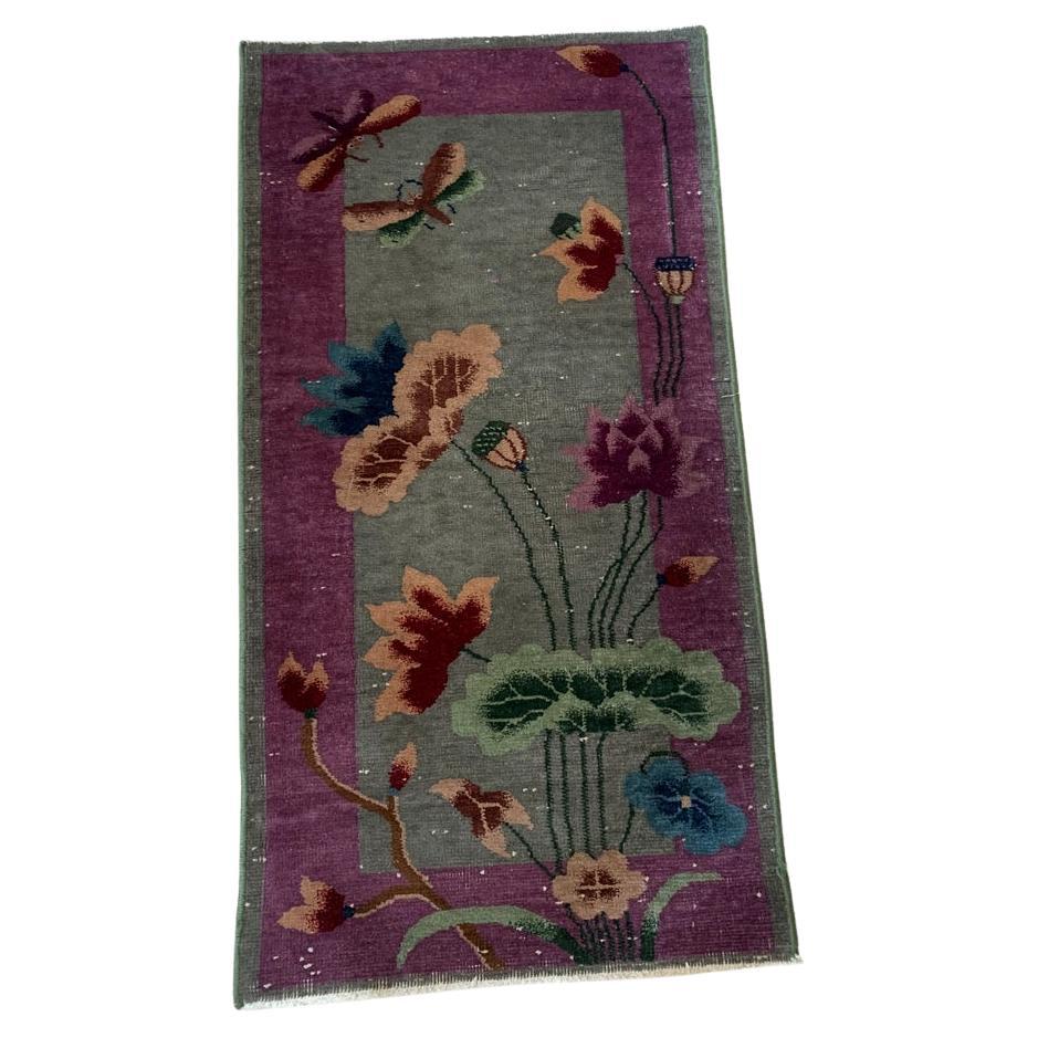 Front view of the handmade antique Chinese Art Deco rug from the 1920s.
