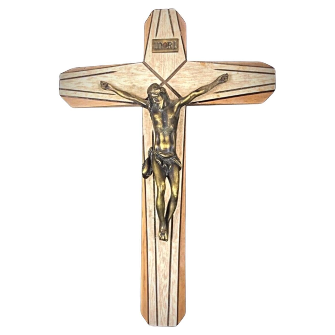 Vintage wooden crucifix with Christ figure in régule, finely crafted
