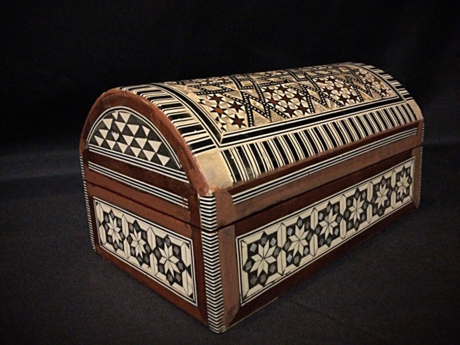 Antique 20th-century Syrian jewelry box, showing mother-of-pearl inlay and wooden design.
