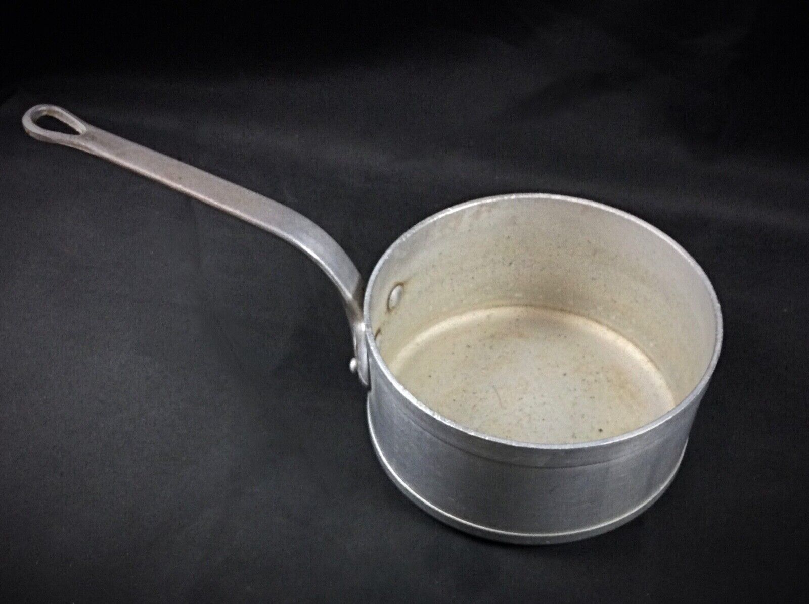 Top view of the 18 cm Bourgeat aluminum saucepan
