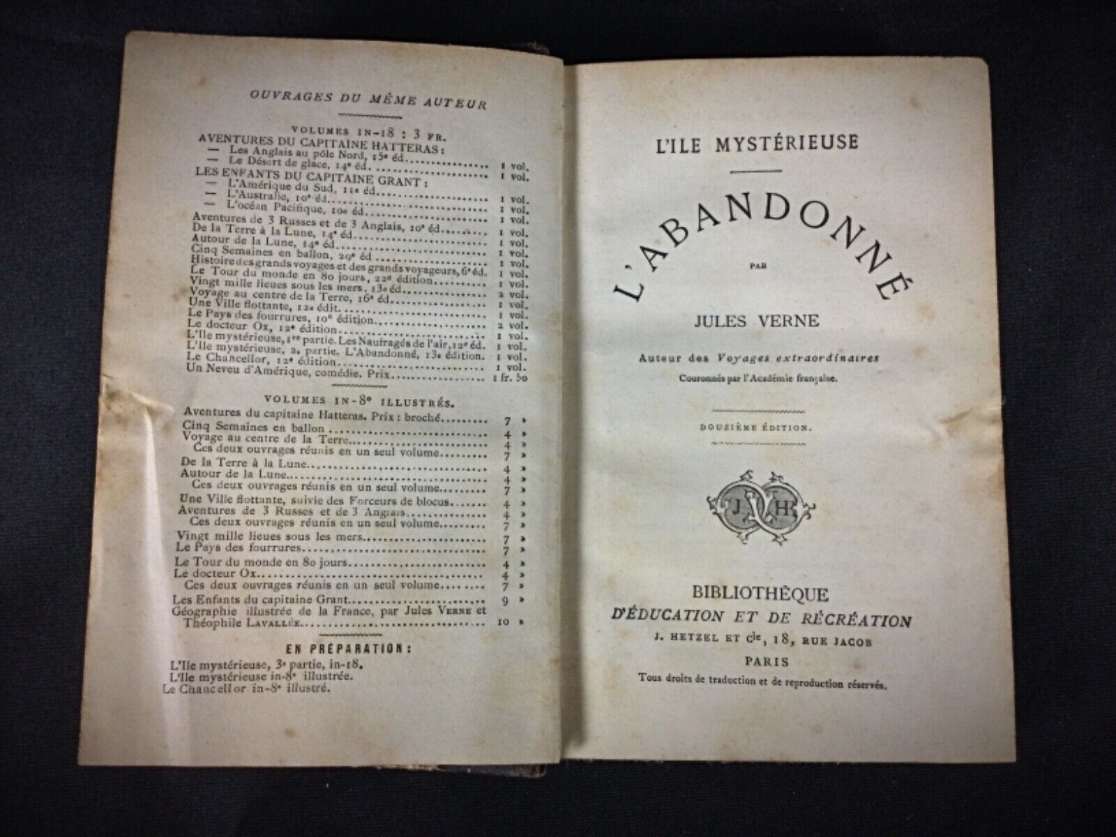 Vintage French book by Jules Verne - L'île mystérieuse
