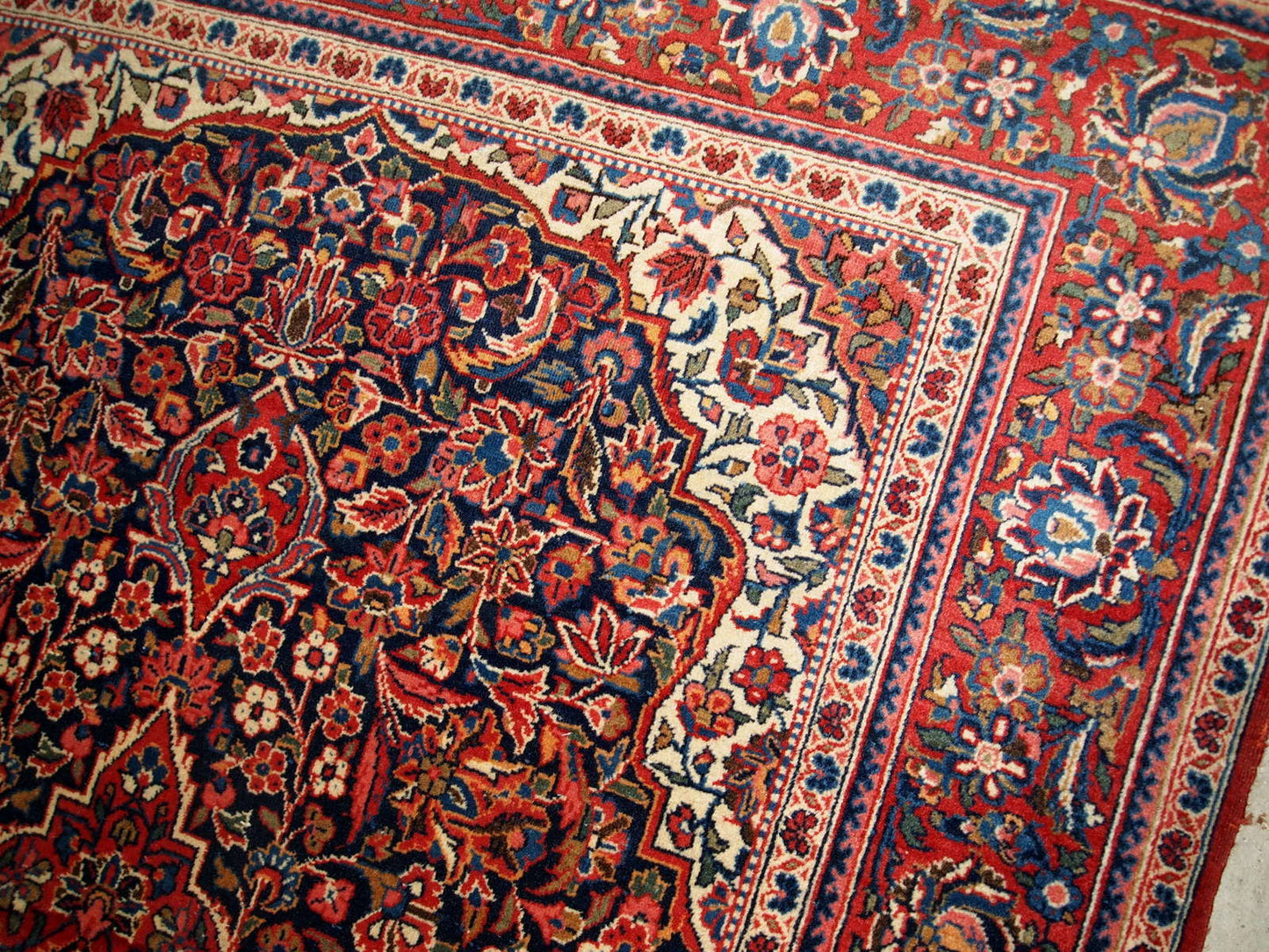 Handmade antique Persian Kashan rug 1910s