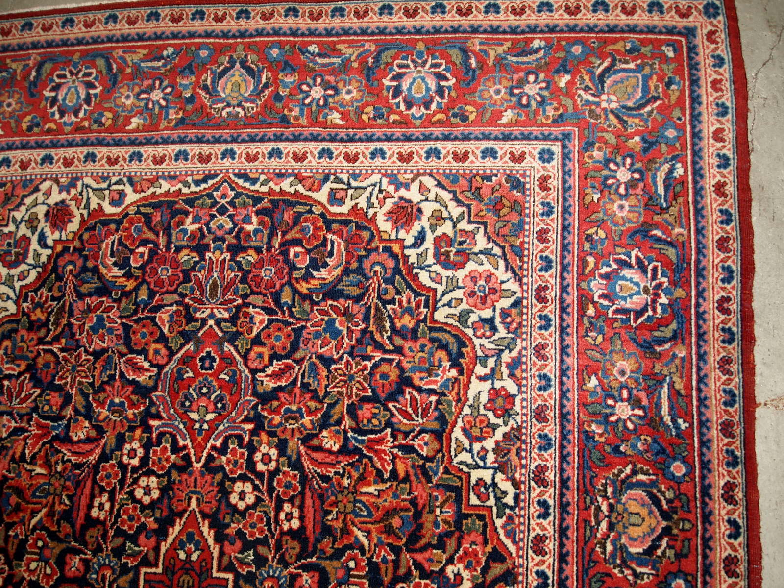 Handmade antique Persian Kashan rug 1910s