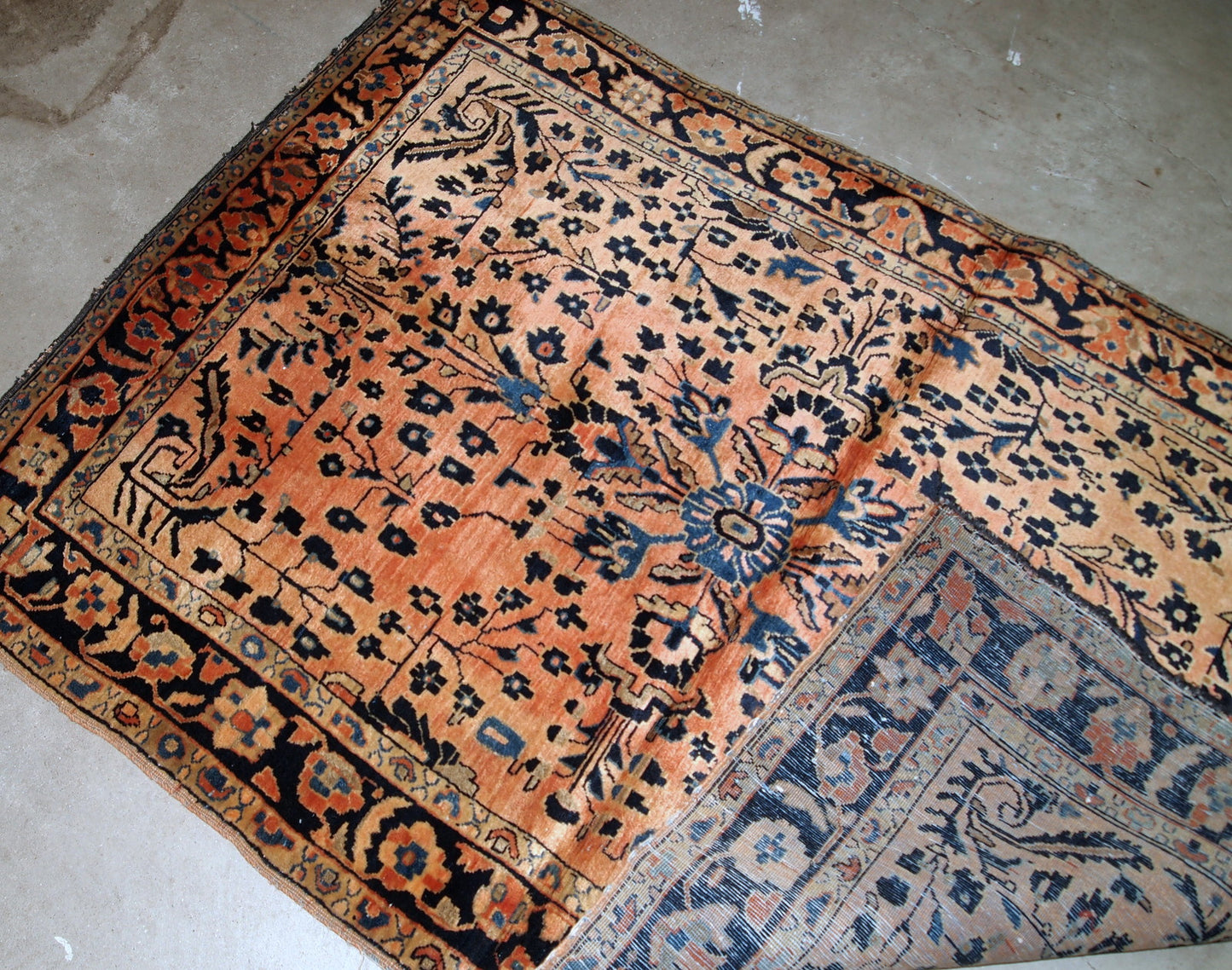 Handmade antique Persian Sarouk rug, 1920s