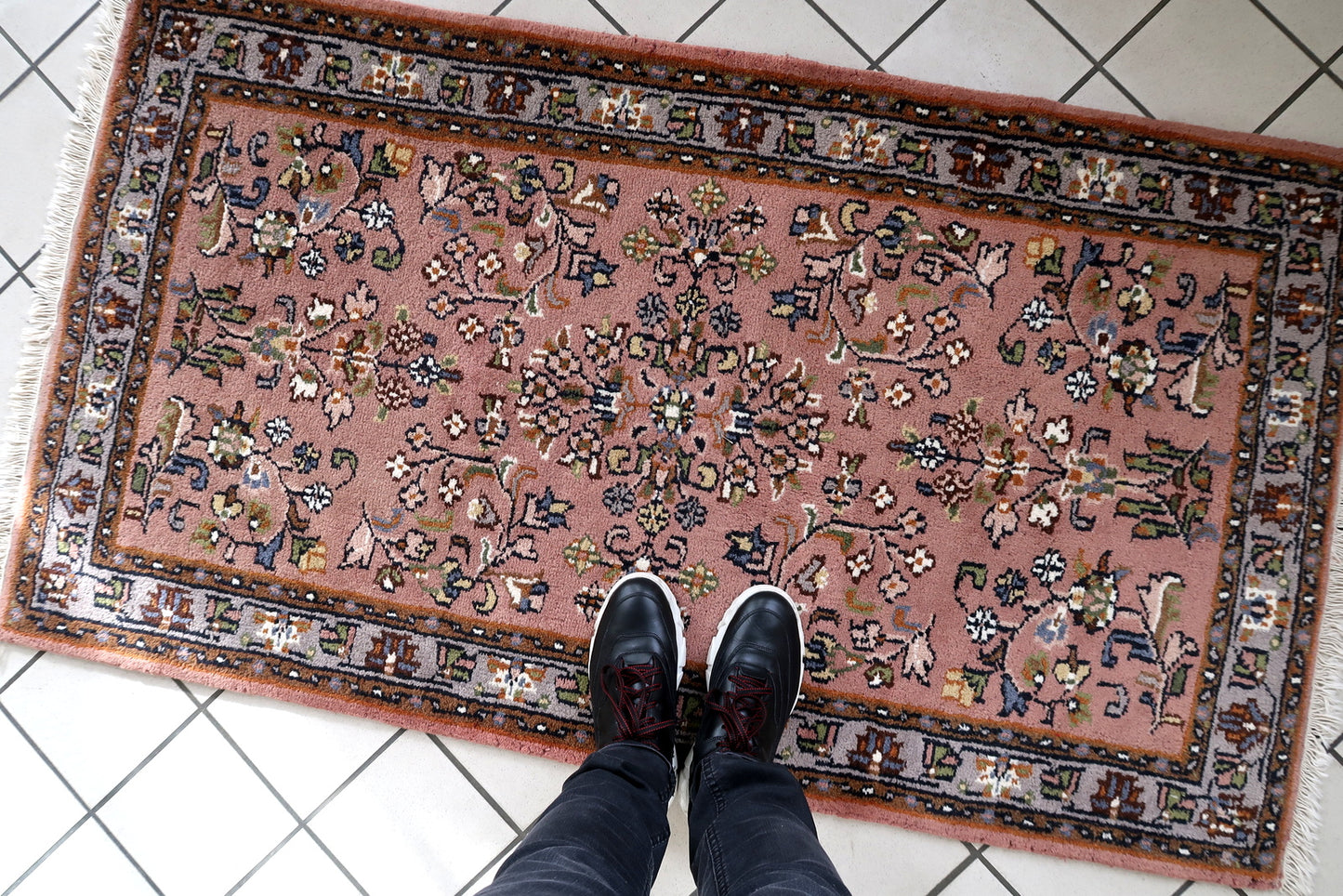 Handmade vintage Indian Seraband rug with floral design and pstel red shade. The rug is from the end of 20th century in original good condition.