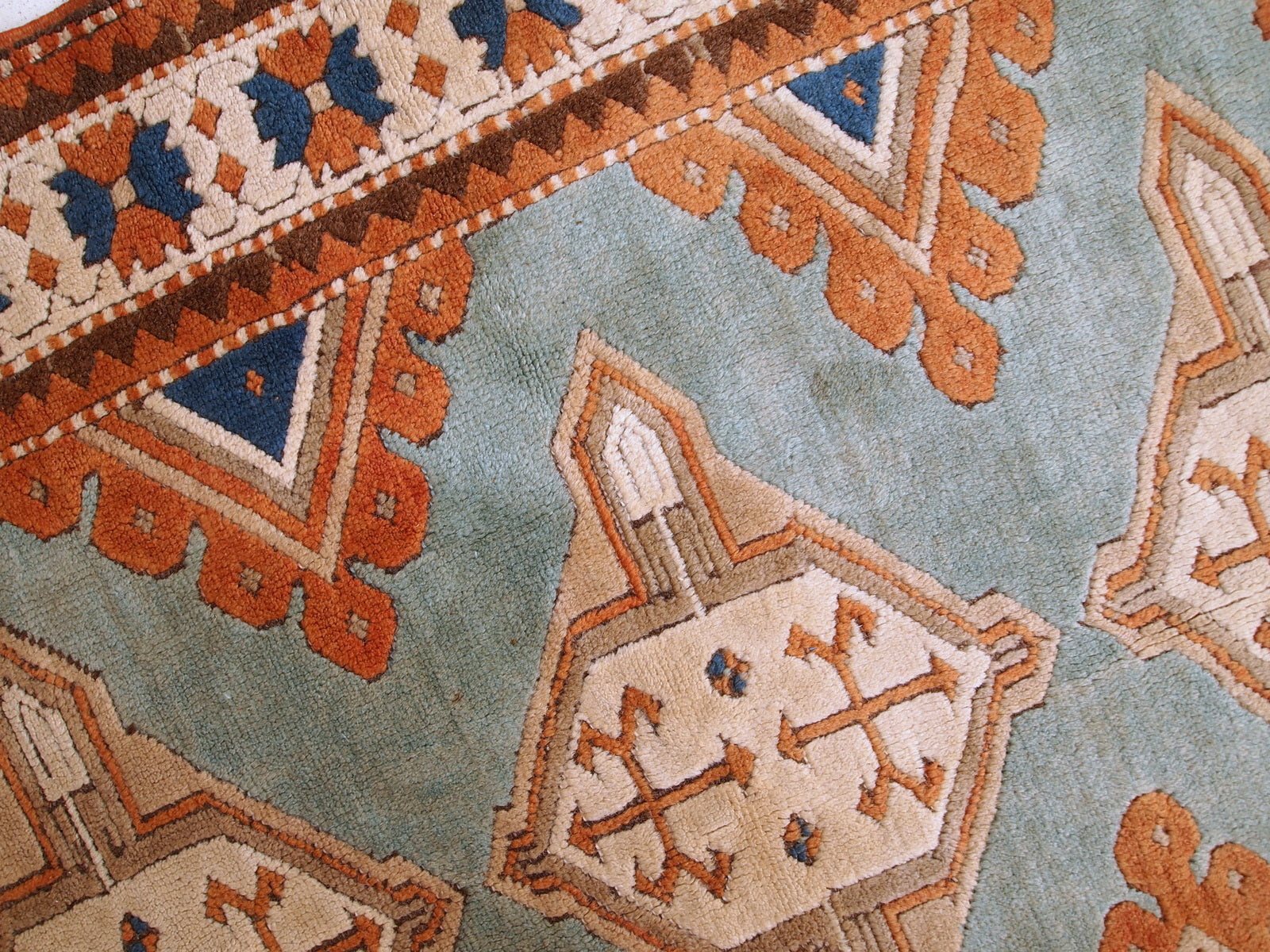 Handmade vintage Caucasian Kazak rug 4.2' x 5.6' (130cm x 170cm) 1970s - 1C324 - One Royal Art