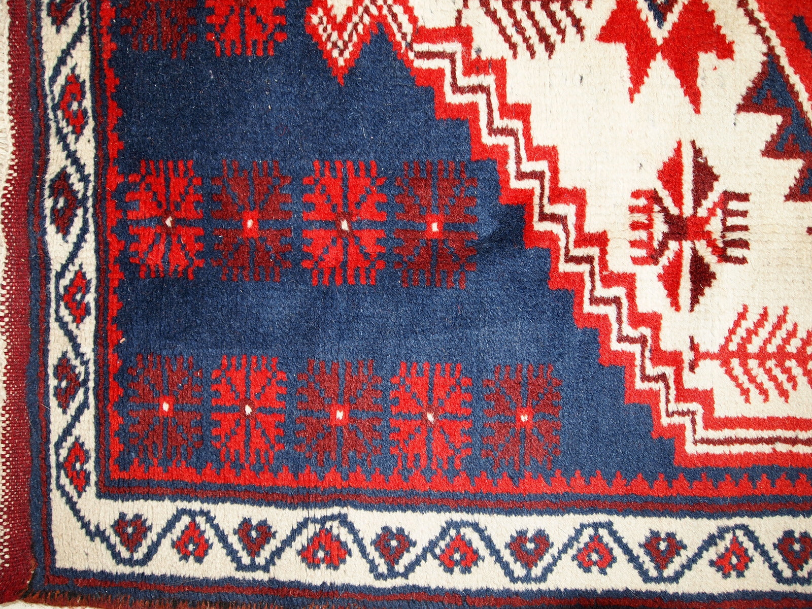 Handmade vintage Turkish Anatolian rug 2.8' x 4.7' (87cm x 145cm) 1970s - 1C325 - One Royal Art