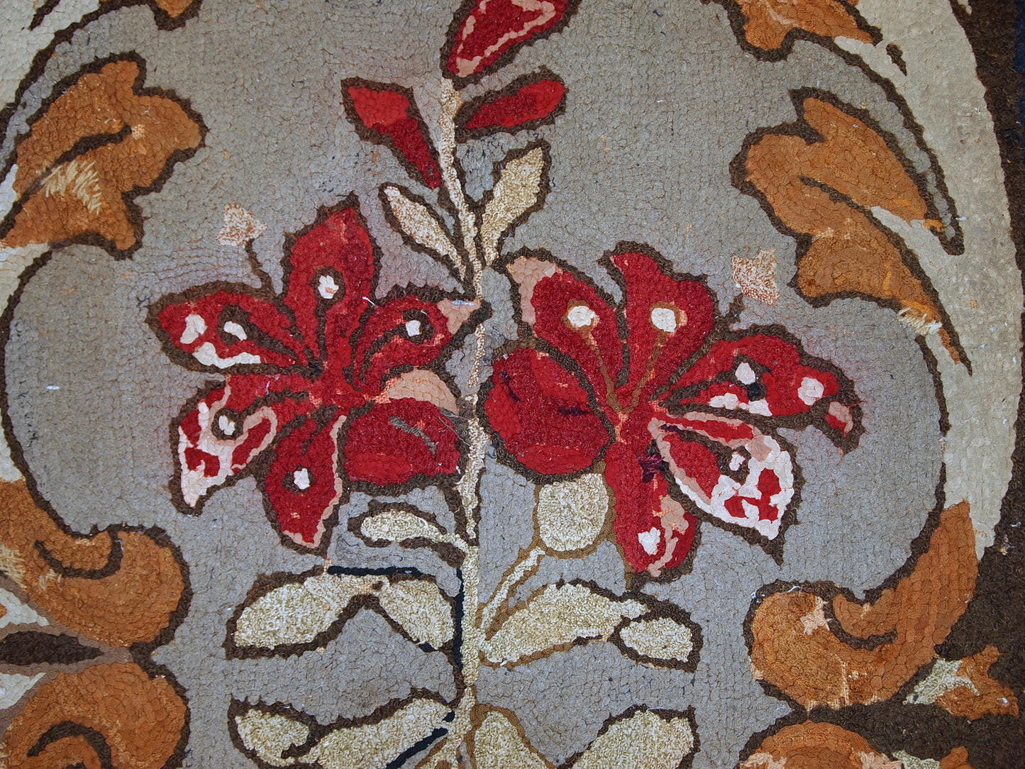 Handmade antique American Hooked rug in floral design. The rug has been made in the beginning of 20th century in USA. It is in original condition, has some signs of age.