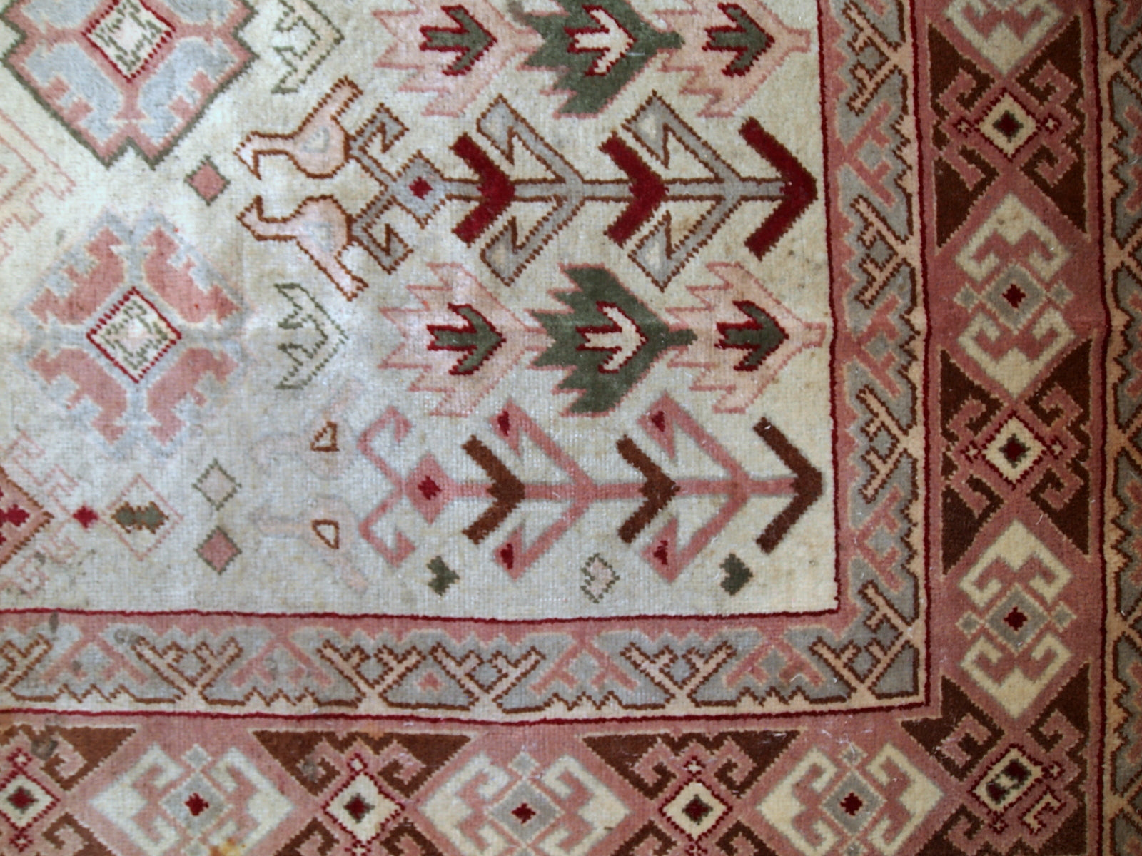 Handmade vintage Turkish Sivas rug in geometric design. The rug is in original condition, from the middle of 20th century. The rug has some age discolorations.