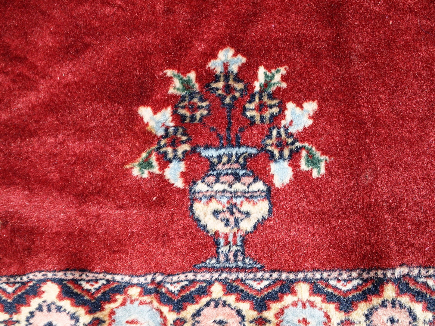 Handmade vintage Pakistani Lahore praying rug in original good condition, it has a little signs of age on one side. The rug is from the middle of 20th century in bright colors. The wool is shiny.