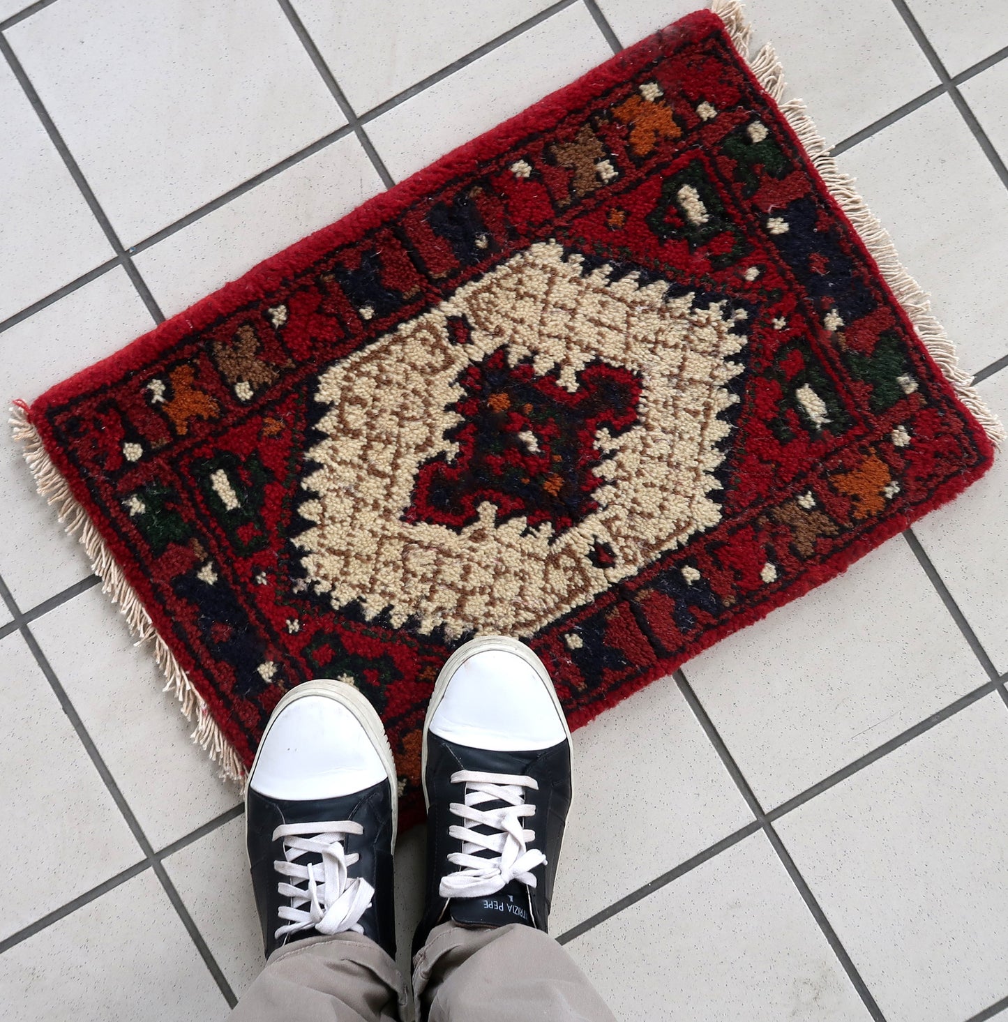 Handmade vintage Middle Eastern rug in traditional medallion design. The rug has been made in wool in the end of 20th century. It is in original good condition.