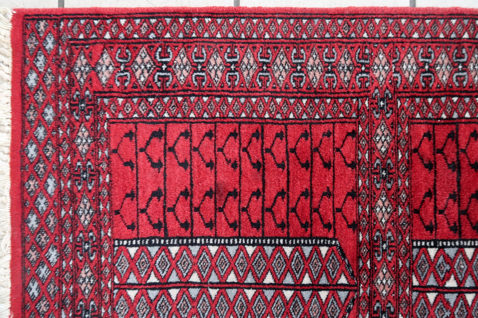 Handmade vintage Pakistani Lahore prayer rug 1970s