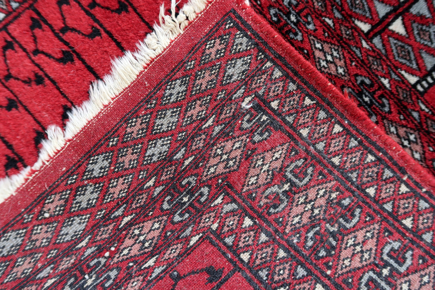 Handmade vintage red prayer rug from Pakistan in Lahore style. The rug is in original good condition, it is from the end of 20th century.