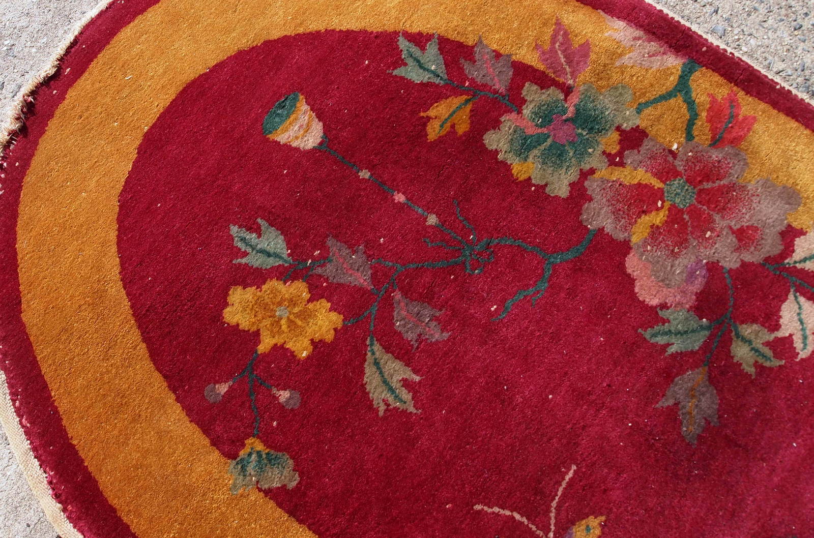 Handmade antique Art Deco Chinese rug in oval shape. The rug is from the beginning of 20th century, in original good condition.